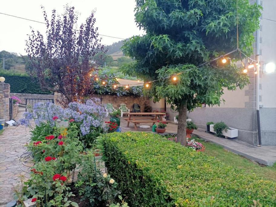 La Flor De Toranzo "Vive Los Valles Pasiegos" Prases Eksteriør billede